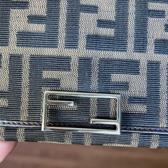 EUC AUTH Fendi Leather Wallet - Picture 5 of 17